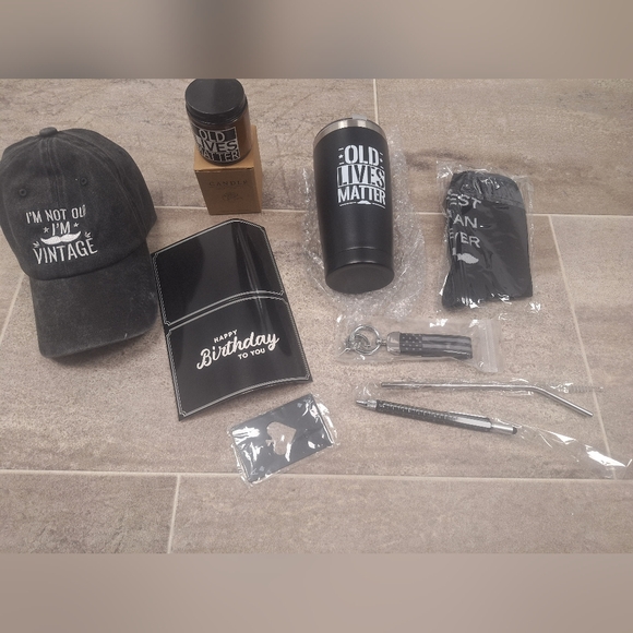 Old /Vintage Birthday gift set - 9pc set- New in box - Picture 3 of 4